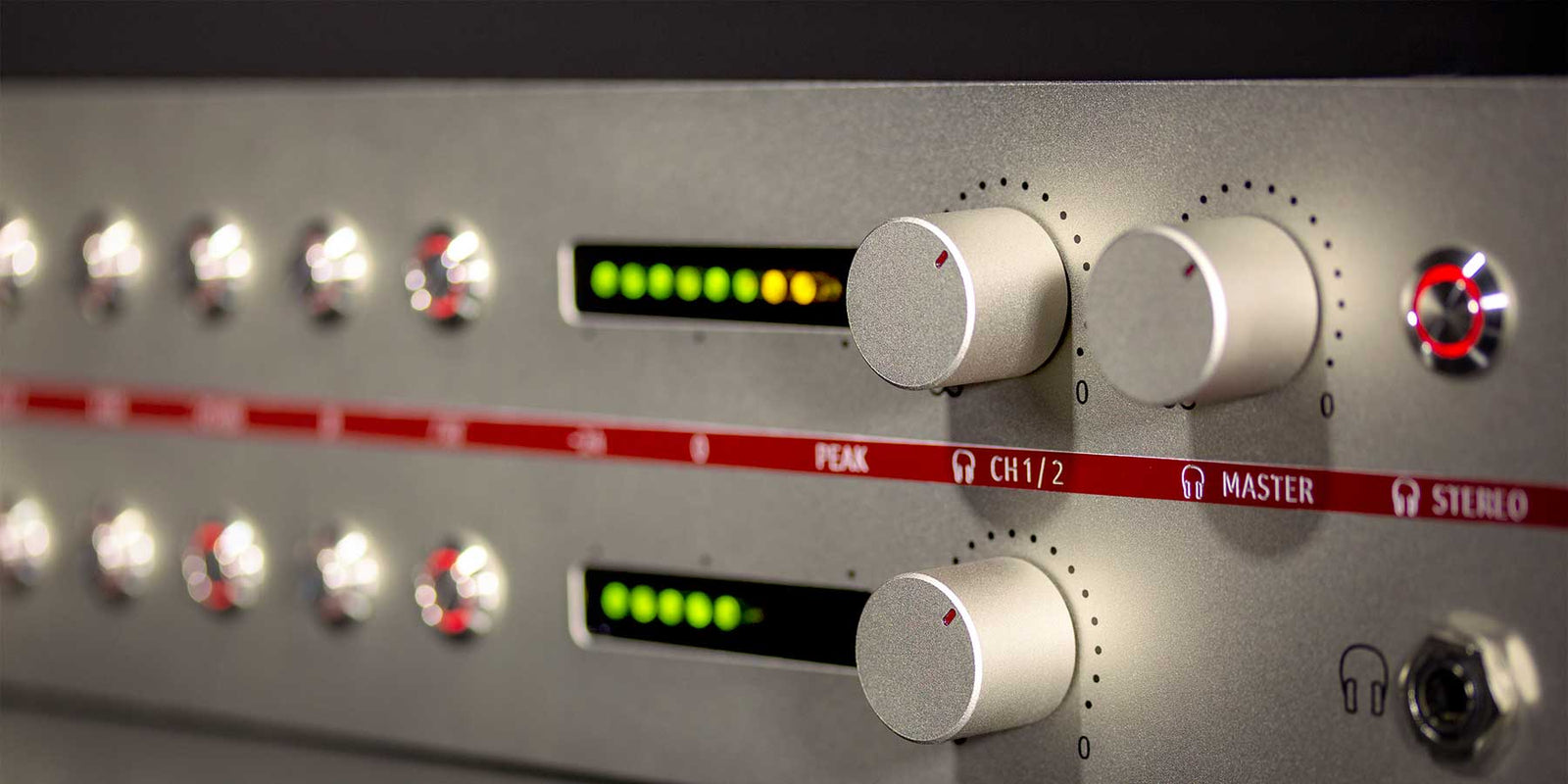 Neumann V 402 Preamp Close Up