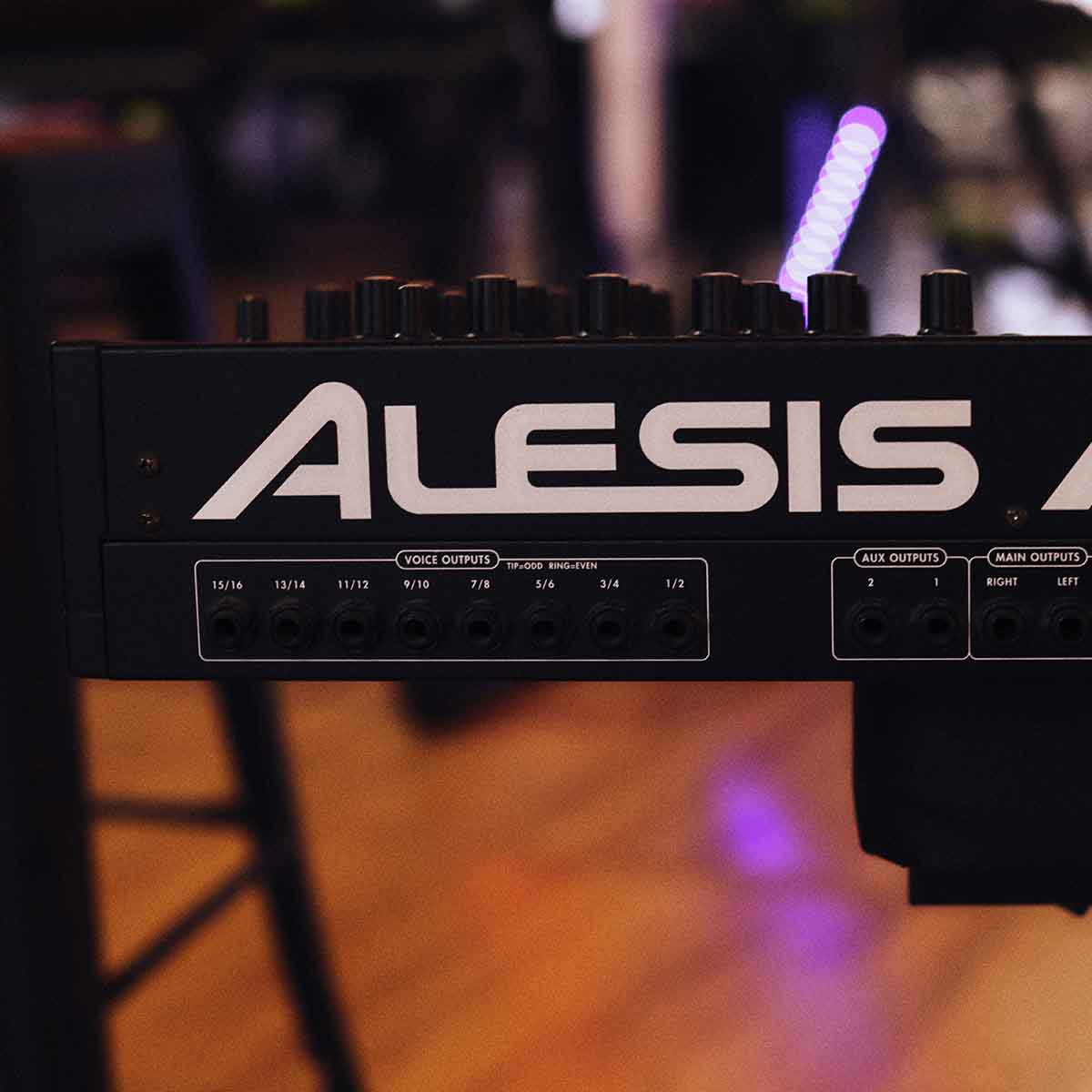 Alesis Andromeda A6 – 16 VOICE Analog Polyphonic Synthesizer (Display)