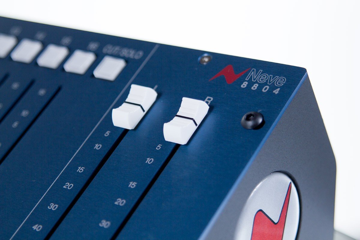 AMS Neve 8424 Console: A Modern Hybrid Studio Solution AMS Neve 8424 Console: A Modern Hybrid Studio Solution