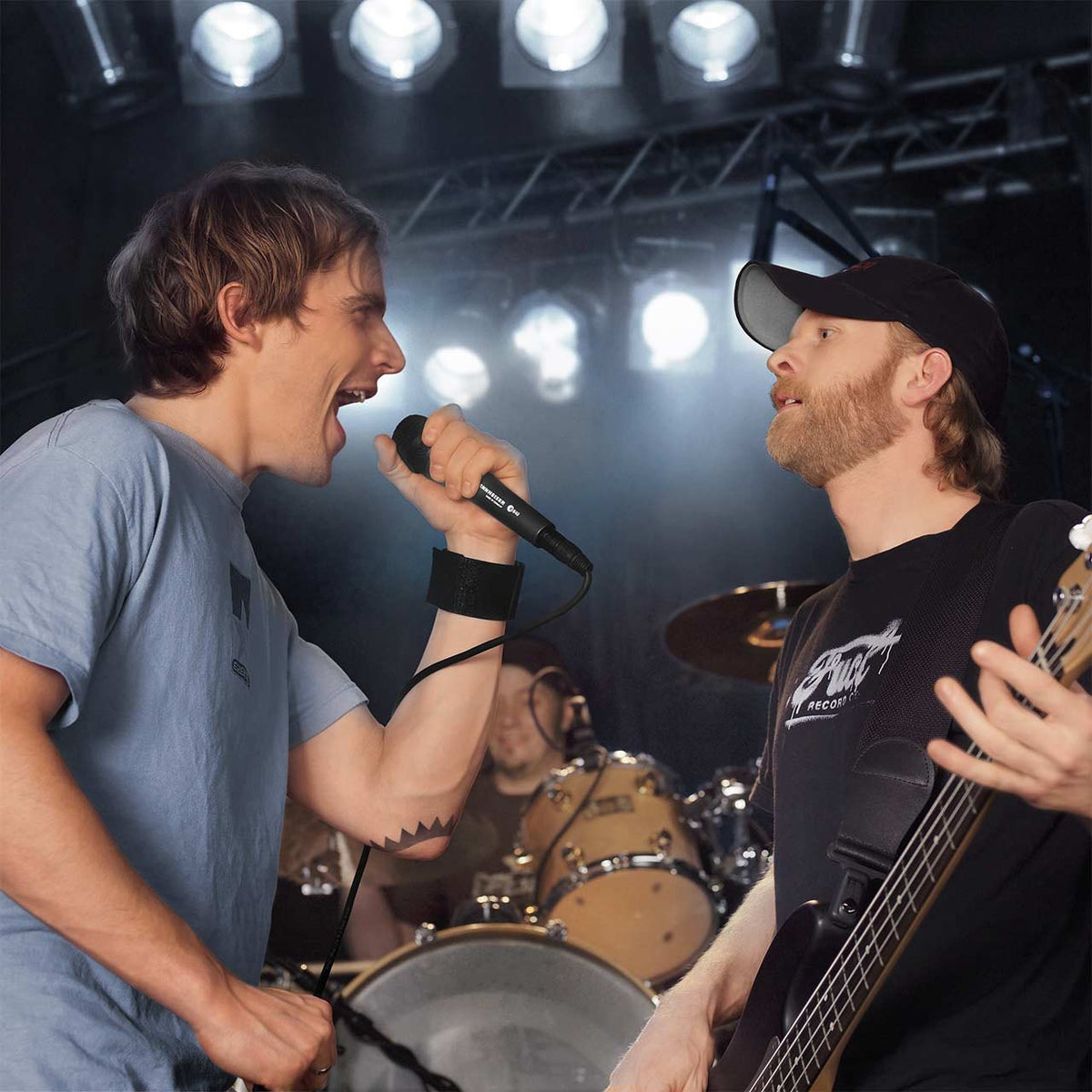 Dynamic Microphones - Sennheiser E 835 Dynamic Vocal Microphone