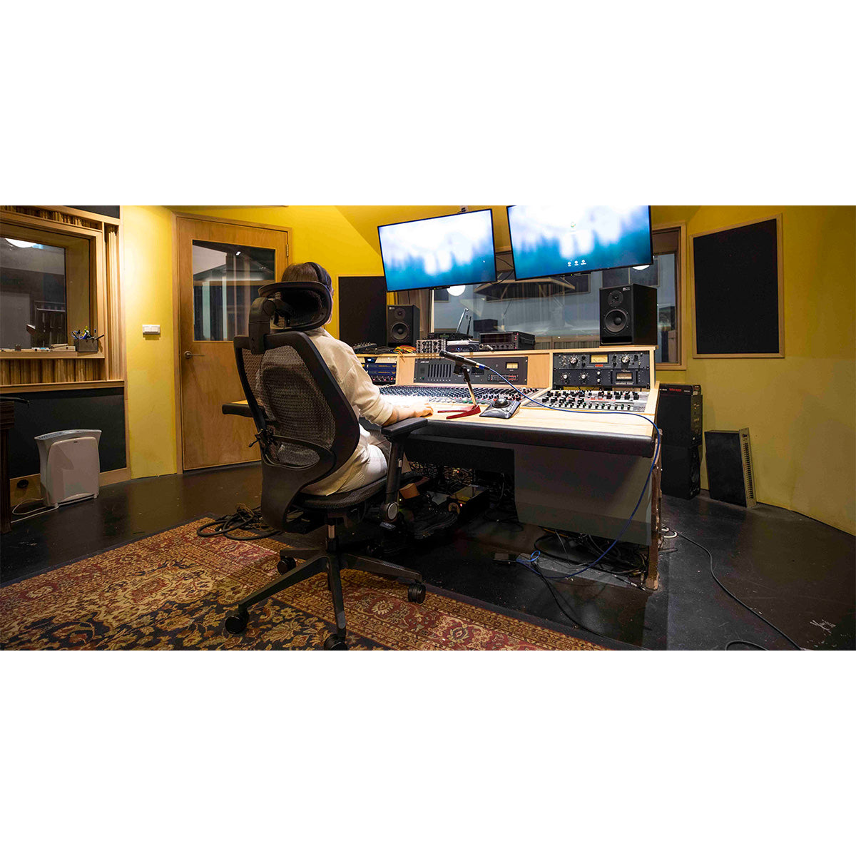 Wavebone Voyager II Ergonomic Studio Chair for Engineers and Musicians