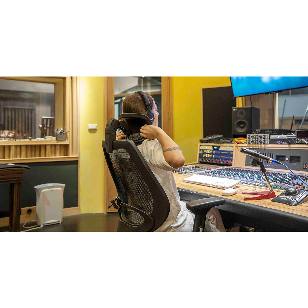 Wavebone Voyager II Ergonomic Studio Chair for Engineers and Musicians