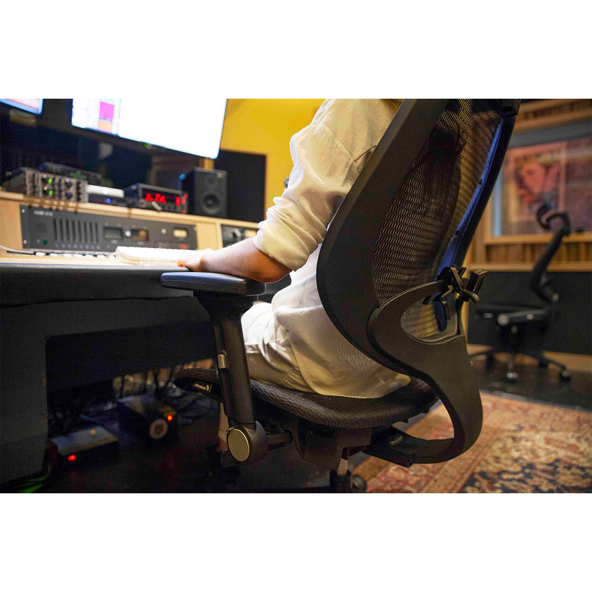Wavebone Voyager II Ergonomic Studio Chair for Engineers and Musicians